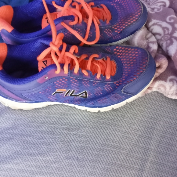 Woman's walking shoes - Picture 2 of 2